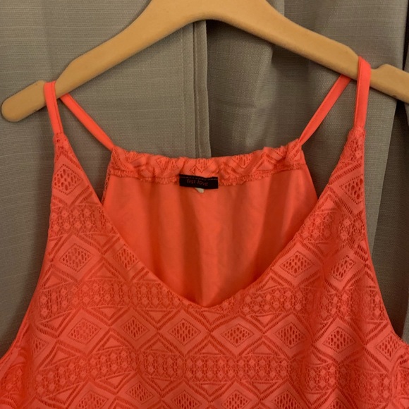Hot pink lace racer tank top - Picture 2 of 4